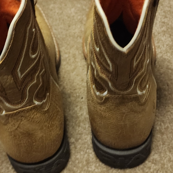 Size 4 Ariat light tan Cowboy boots - Picture 3 of 6